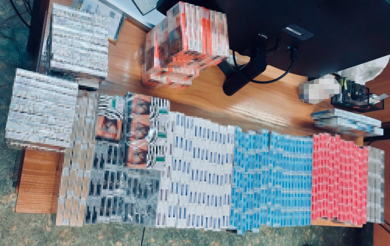 Zarzuty za handel podrobionymi ubraniami i nielegalnymi papierosami