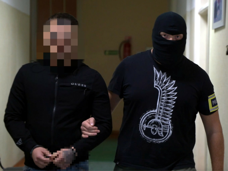 Zatrzymani za udział w grupie przestępczej i nielegalne posiadanie broni