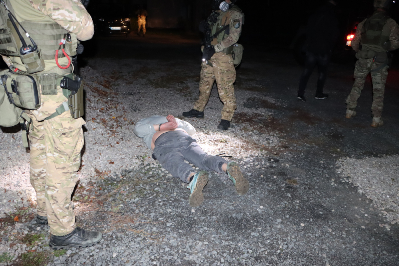 Połączone siły służb pozwoliły zlikwidować kolejną fabrykę narkotyków. Zabezpieczono 204 kilogramy klefedronu