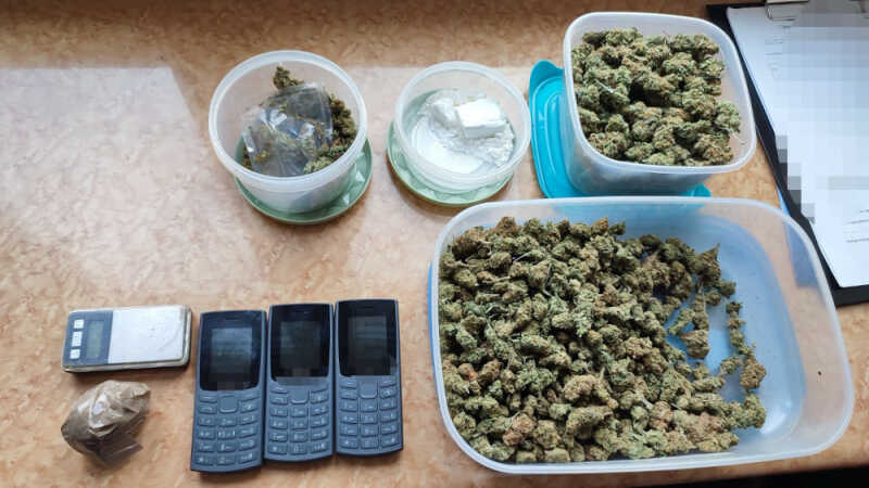 Miał marihuanę i kokainę-dozór za posiadanie znacznej ilości narkotyków