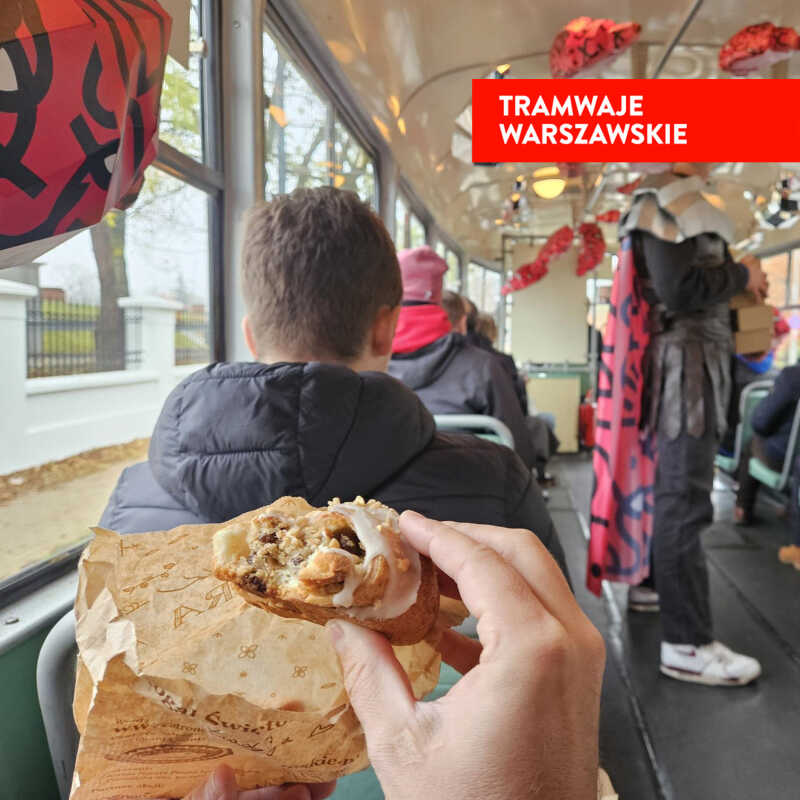 Poznański Tramwaj z Rogalami Świętomarcińskimi Przejechał Przez Warszawę