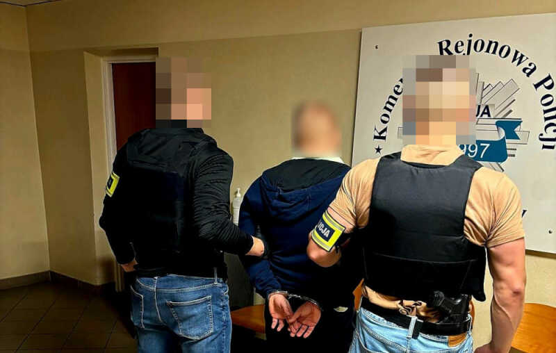 Poszukiwany dwoma listami gończymi w rękach wolskich kryminalnych