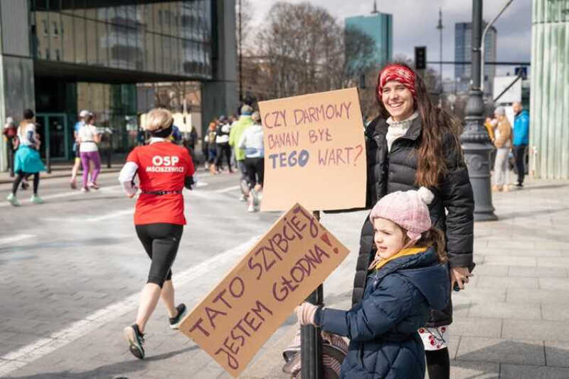 Nie biegniesz? Kibicuj! Poczuj sportowe emocje na trasie Półmaratonu Warszawskiego