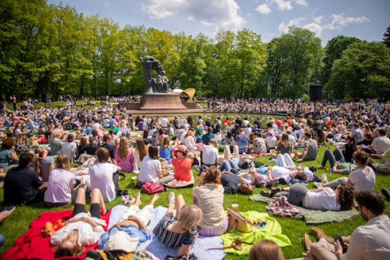 Muzyczne lato w Warszawie – koncerty, festiwale i potańcówki