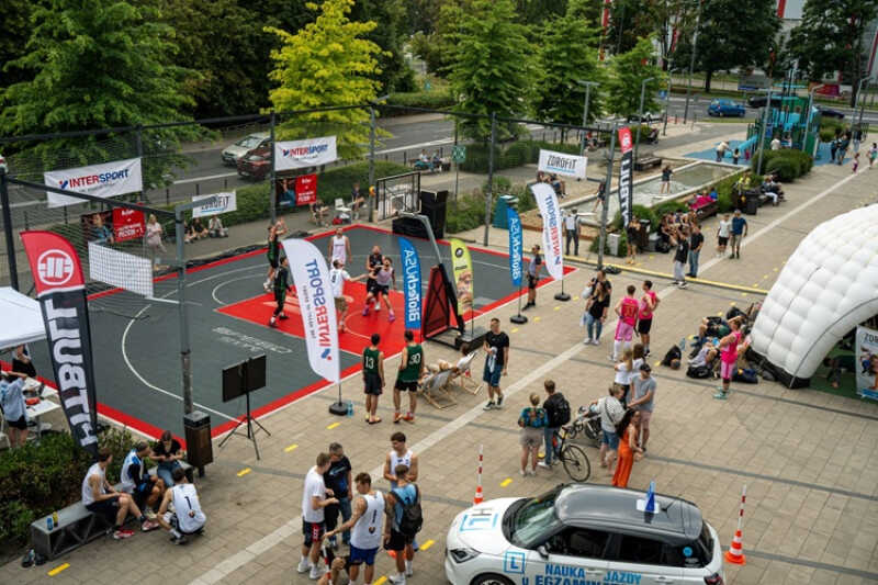 Młociny 3x3 Basket CUP – sierpniowa odsłona turnieju koszykówki  przed Galerią Młociny