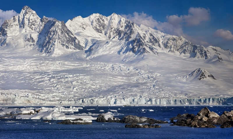 Biegun północny i południowy – dlaczego warto zobaczyć Finlandię i Antarktydę?