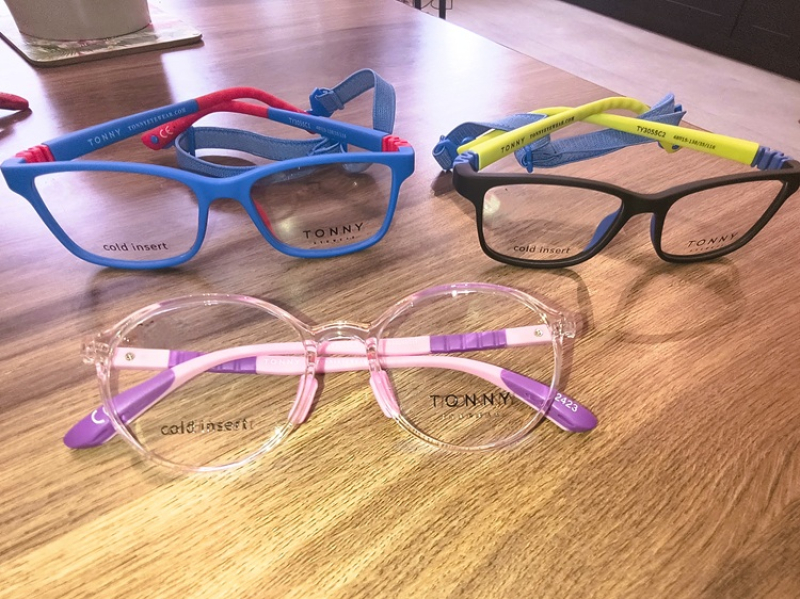 Okulary dla dzieci w Warszawie - jak wybrać oprawki dla dziecka?