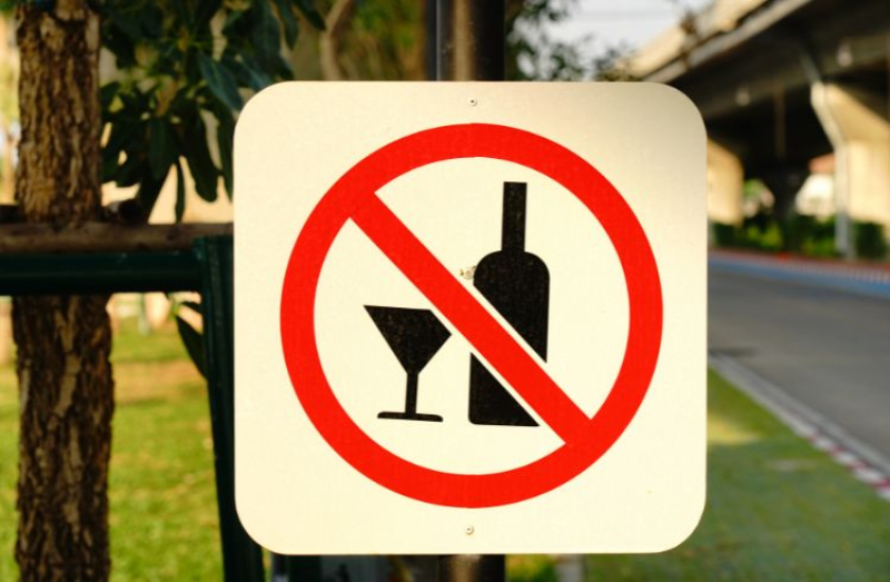 Zakaz nocnej sprzedaży alkoholu w Warszawie - co zmienia się w Śródmieściu i na Pradze-Północ?