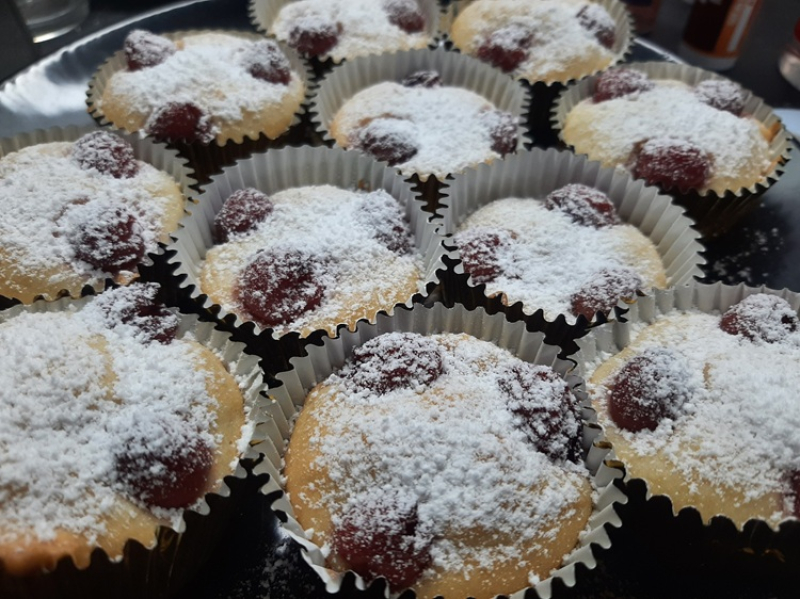 Muffinki Bez Miksera z Wiśniami – Puszyste i Gotowe w Kilka Minut