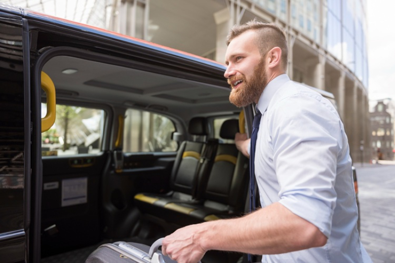 Jak zamówić taxi bus w Warszawie dla większej grupy osób