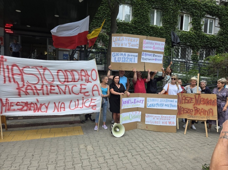 Kamienica przy Środkowej 11 w Warszawie. Mieszkańcy boją się utraty dachu nad głową
